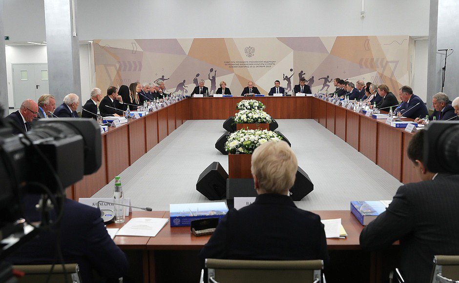 Олег Кожемяко представил Владимиру Путину шесть направлений для развития спорта в регионах