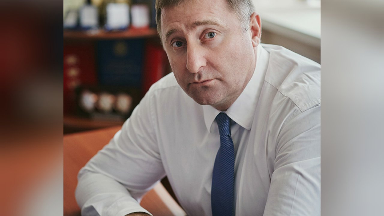 Поздравление министра спорта Приморского края Жана Кузнецова с днем тренера