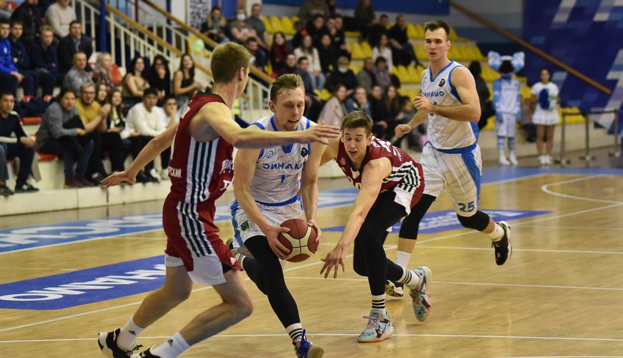Баскетбольный клуб «Динамо» (Владивосток) одержал первую победу на домашнем паркете