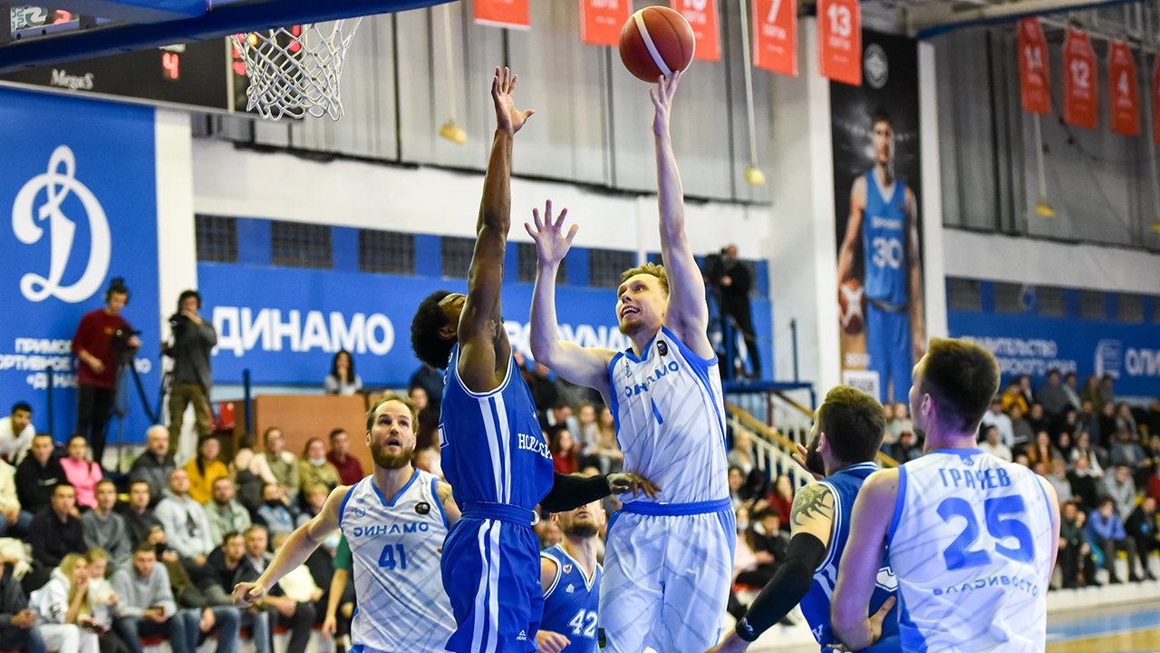 Владивостокское «Динамо» одержало третью победу подряд во Всемирный день баскетбола