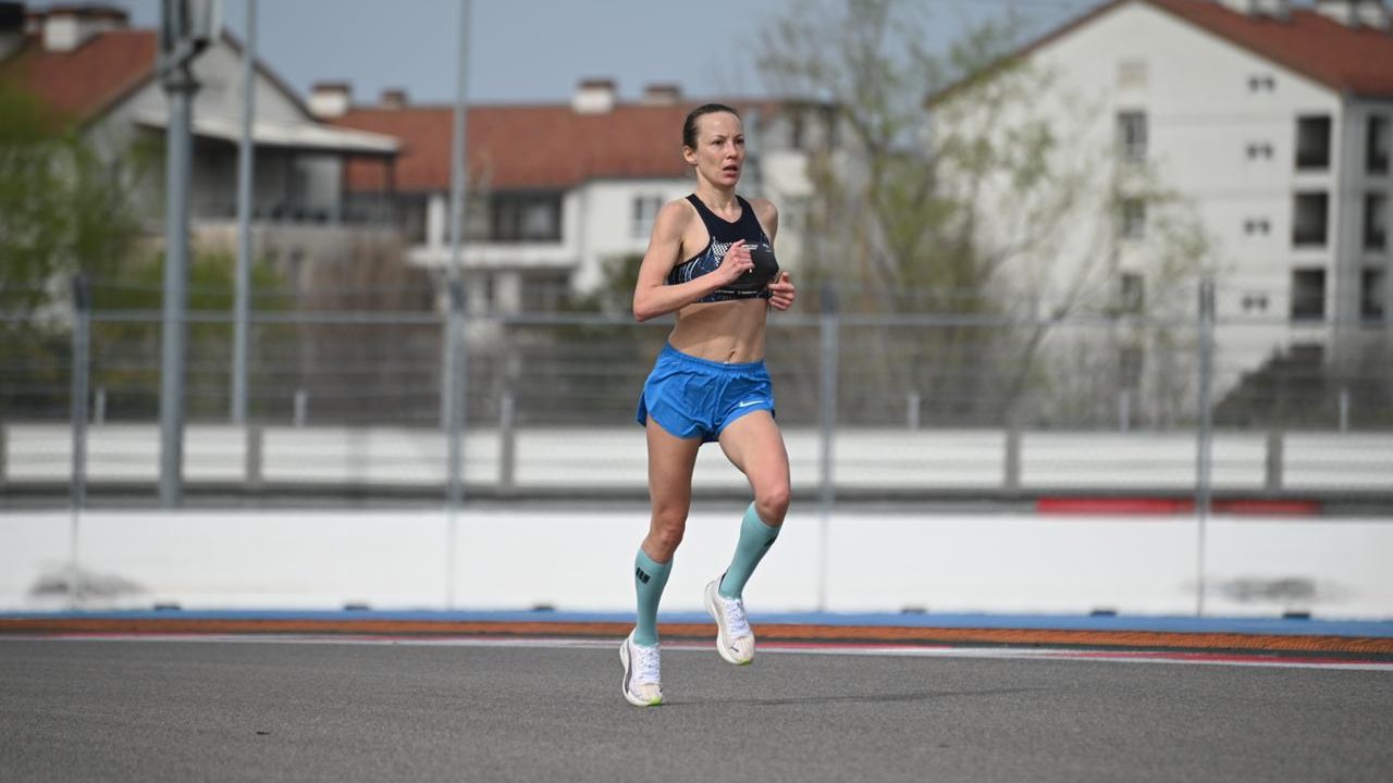 Приморская бегунья Наталья Колоскова дебютировала на марафонской дистанции