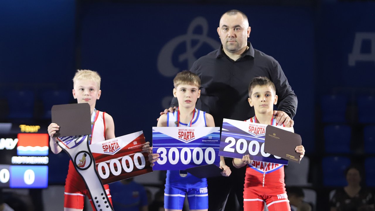 Соревнования борцовской лиги «Спарта» впервые состоялись во Владивостоке