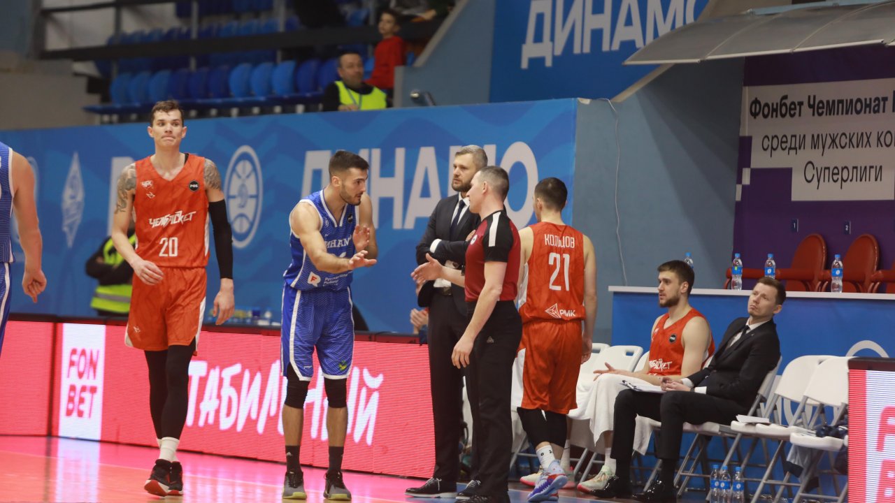 Баскетболисты «Динамо» во Владивостоке уверенно переиграли «Челбаскет»